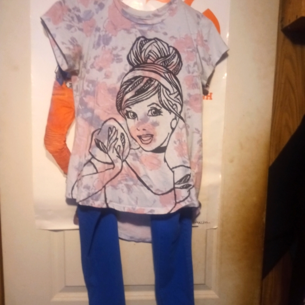 Disney (Cinderella) shirt + blue jeans outfit combo